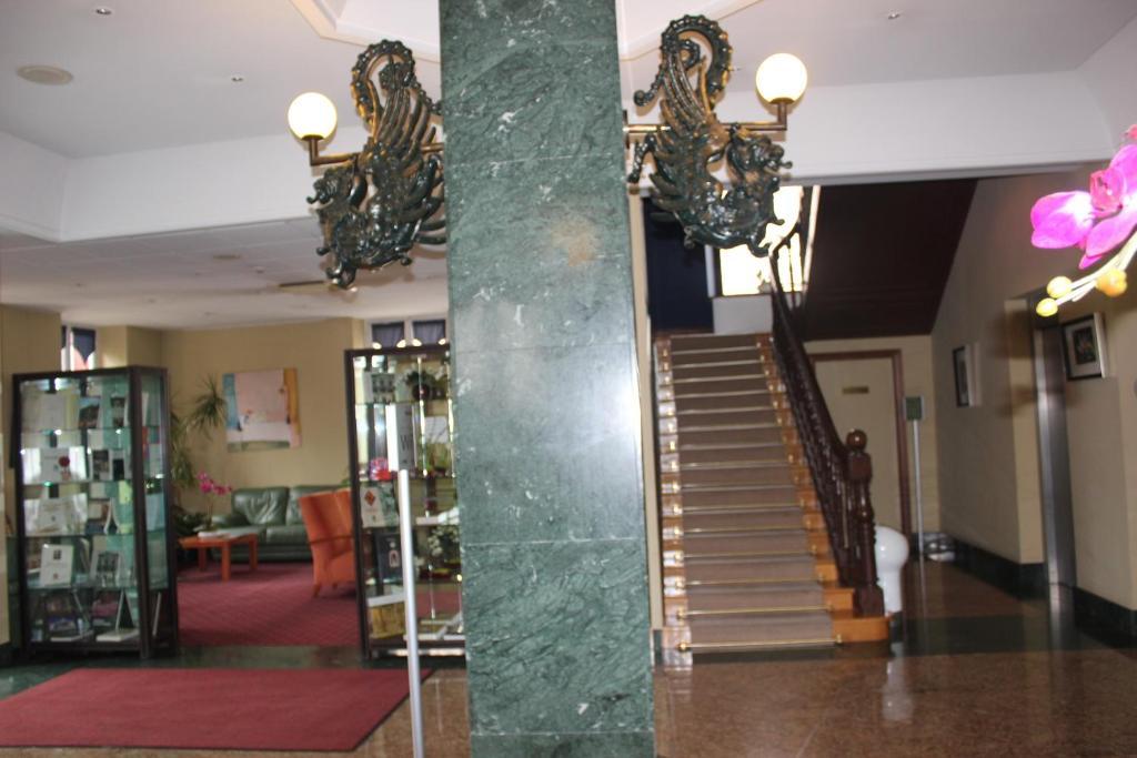 Hotel Mondragon Arrasate/Mondragon Buitenkant foto