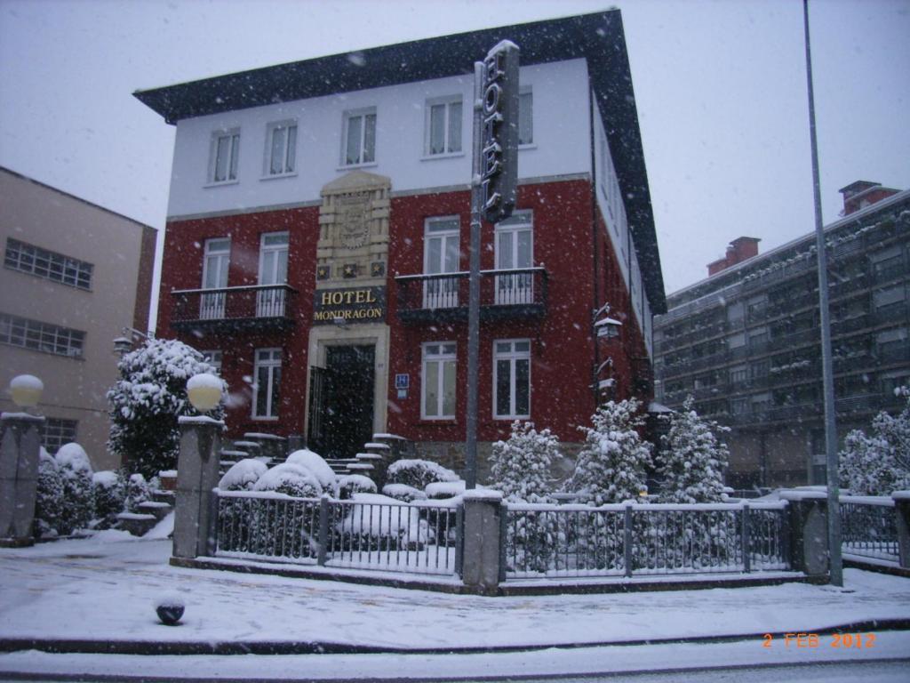 Hotel Mondragon Arrasate/Mondragon Buitenkant foto